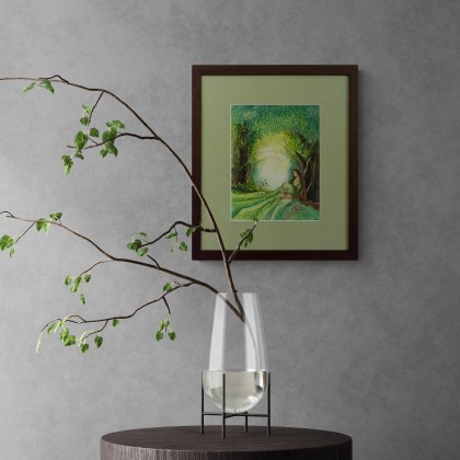 Illustratsioon - Sündinud rohelises kleidis interjööris